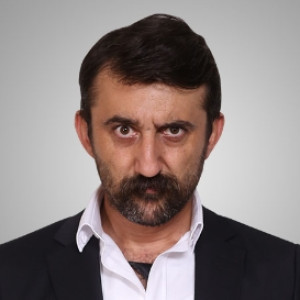 Актер Неджип Мемили